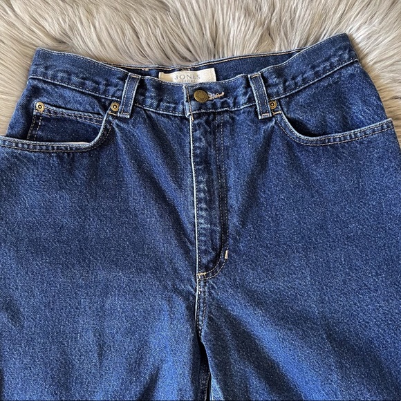 VTG | High Waisted Rigid Denim Mom Jeans - Picture 5 of 9
